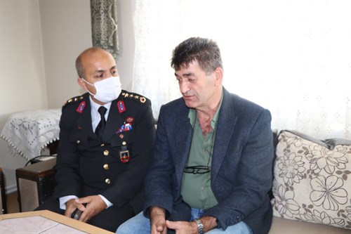 Sakarya İl Jandarma Komutanı Albay Aydın KUTLU 'dan Şehit Ailesine anlamlı ziyaret 